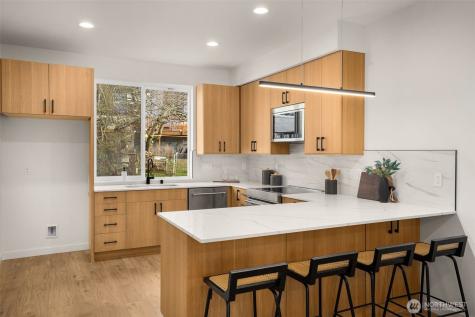 914 15th Avenue Seattle WA 98122