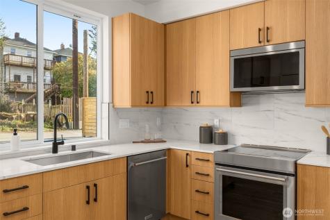 914 15th Avenue Seattle WA 98122