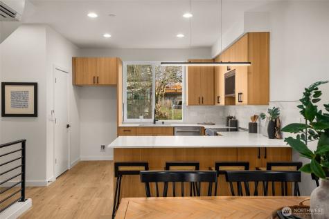 914 15th Avenue Seattle WA 98122