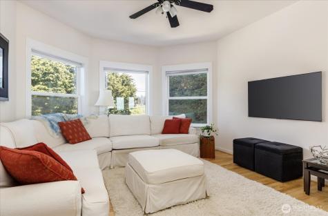 2029 West Beach Road Oak Harbor WA 98277