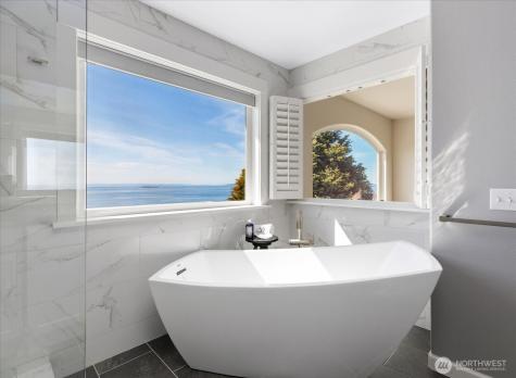 2029 West Beach Road Oak Harbor WA 98277