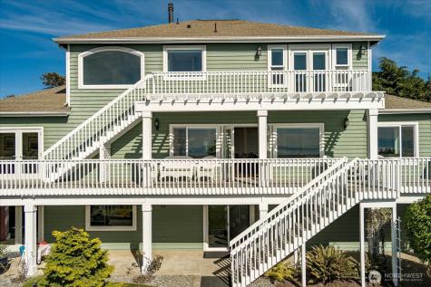 2029 West Beach Road Oak Harbor WA 98277
