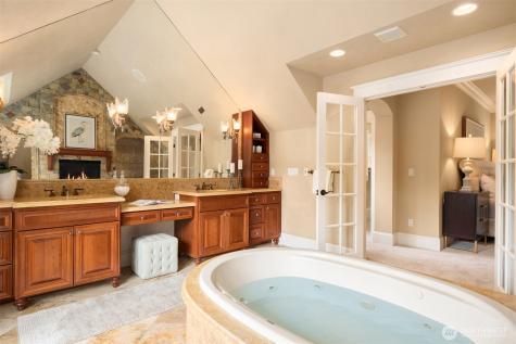 20424 NE 64th Place Redmond WA 98053