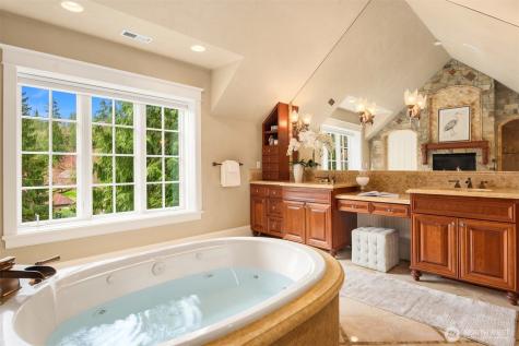 20424 NE 64th Place Redmond WA 98053