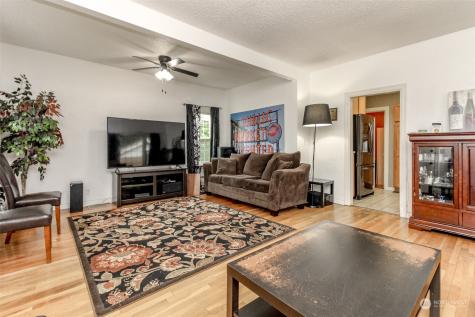 318 D Street Se Auburn WA 98002