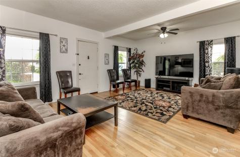318 D Street Se Auburn WA 98002