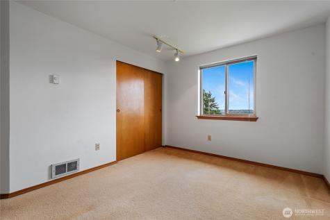 4701 Osprey Drive NE Tacoma WA 98422
