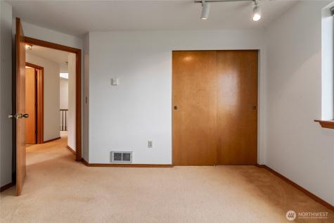 4701 Osprey Drive NE Tacoma WA 98422