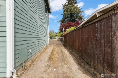 2111 201st Place SW Lynnwood WA 98036