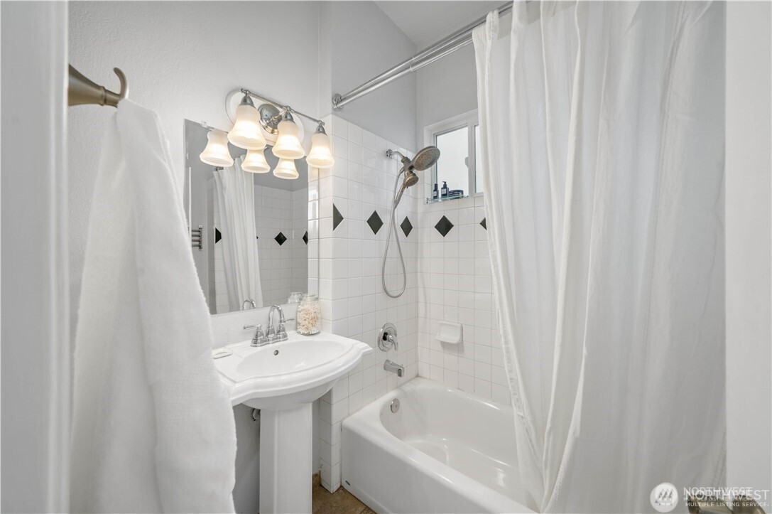 1305 NE 55th Street Seattle WA 98105