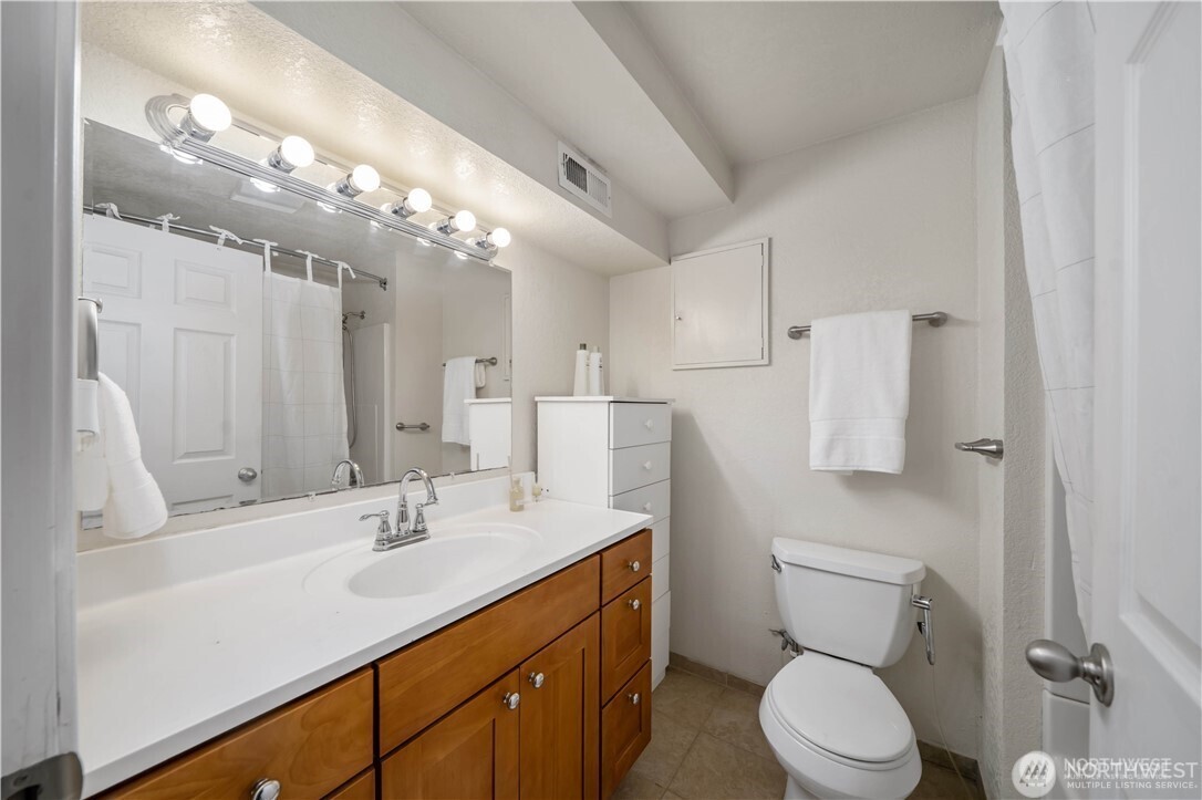1305 NE 55th Street Seattle WA 98105