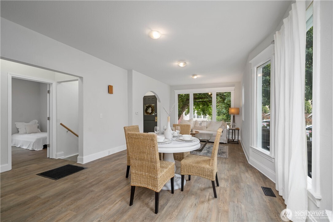 1305 NE 55th Street Seattle WA 98105
