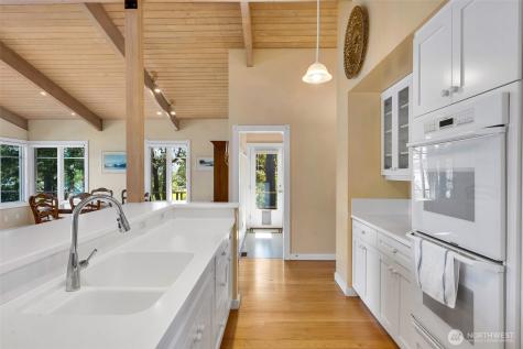 1794 Bayshore Road Lopez Island WA 98261