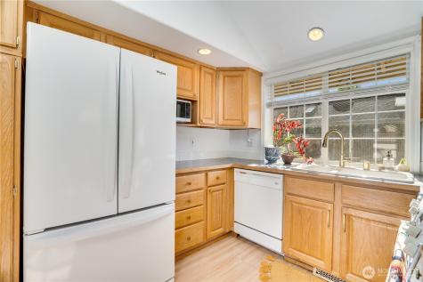 33 Lakewood Oaks Drive SW Lakewood WA 98499
