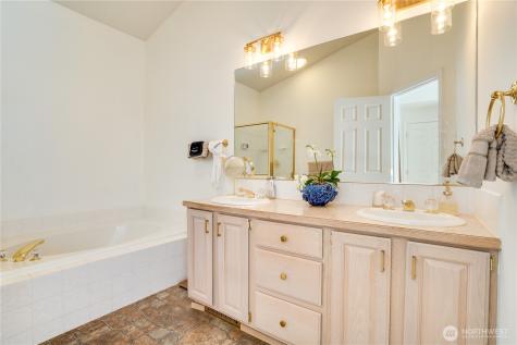 33 Lakewood Oaks Drive SW Lakewood WA 98499