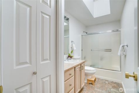 33 Lakewood Oaks Drive SW Lakewood WA 98499