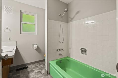 1519 NE 185th Street Shoreline WA 98155