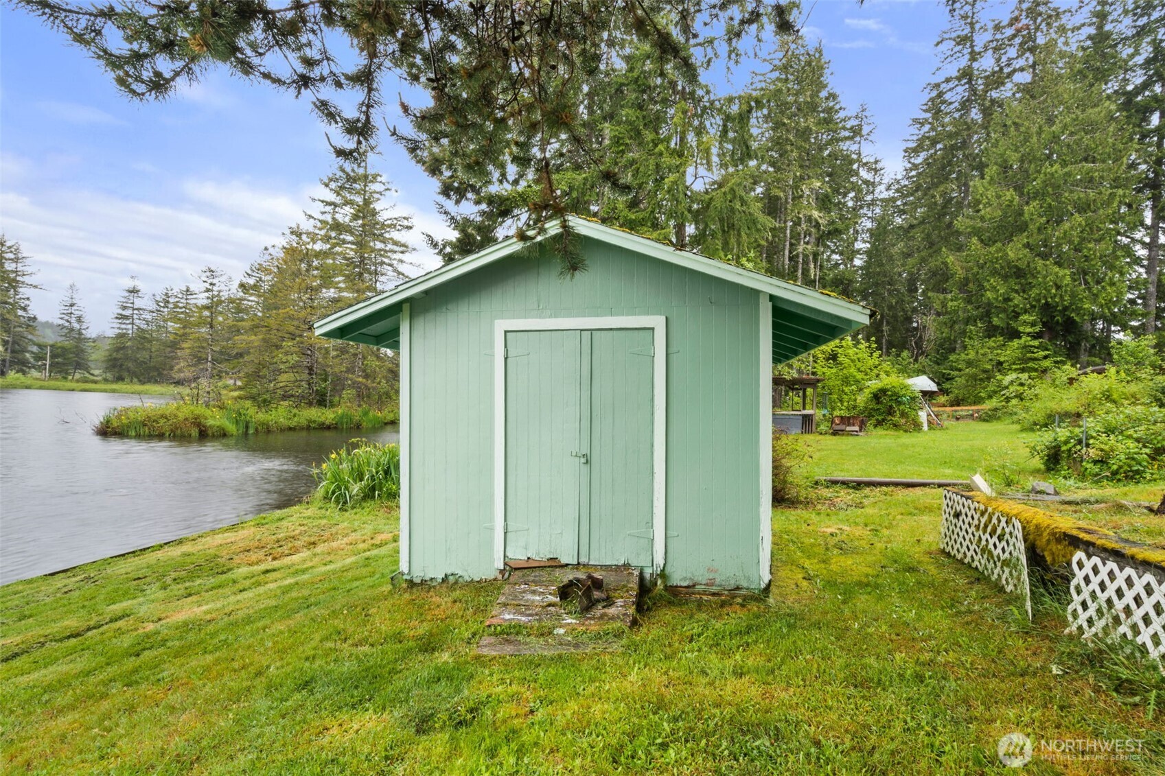 2206 W Starlake Drive Elma WA 98541