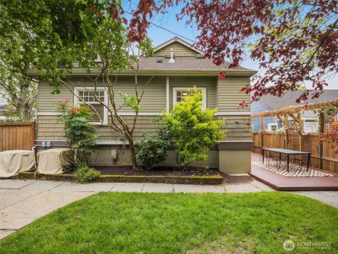 1423 Nob Hill Avenue N Seattle WA 98109