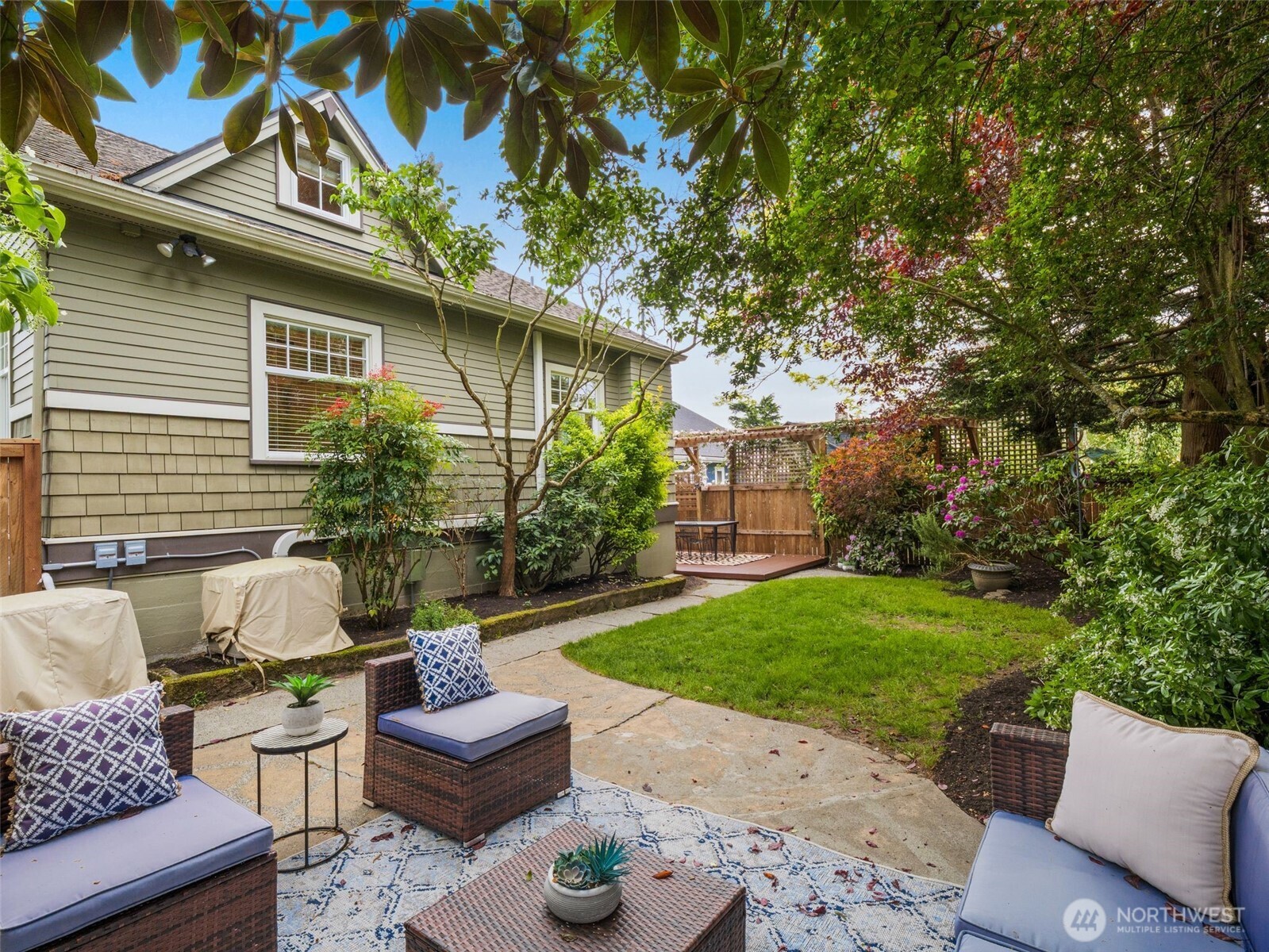 1423 Nob Hill Avenue N Seattle WA 98109