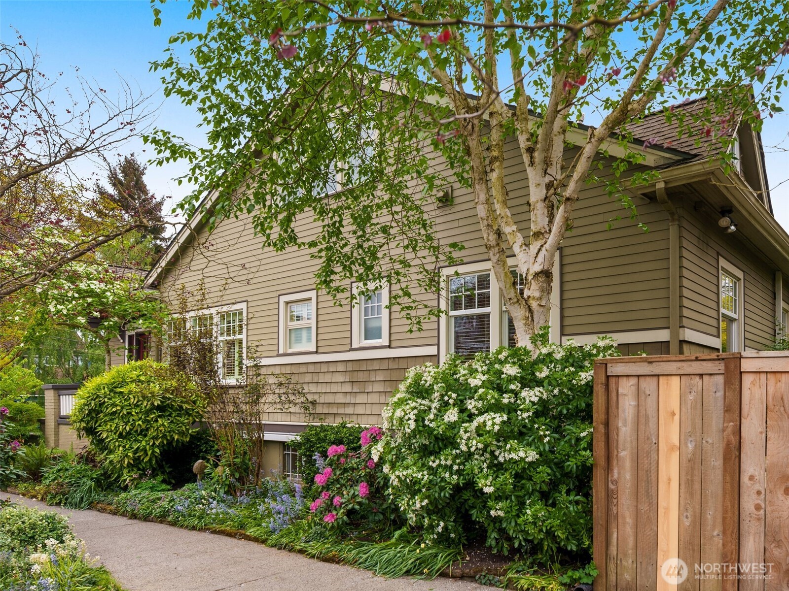 1423 Nob Hill Avenue N Seattle WA 98109