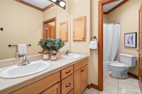 6317 NE 138th Place Kirkland WA 98034