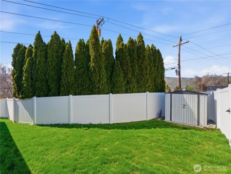 657 S Lawler Avenue East Wenatchee WA 98802