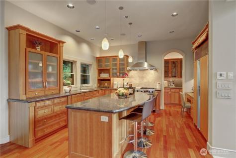 1055 91st Avenue NE Bellevue WA 98004