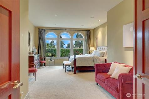 1055 91st Avenue NE Bellevue WA 98004