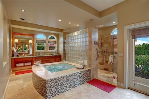 1055 91st Avenue NE Bellevue WA 98004