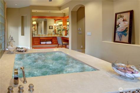 1055 91st Avenue NE Bellevue WA 98004