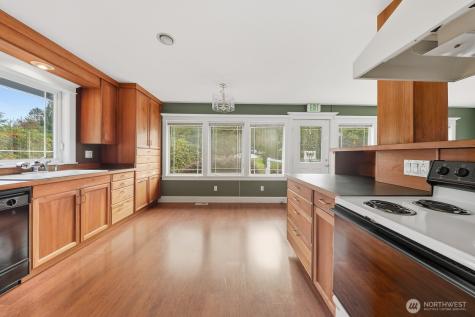 10516 E Riverside Drive Bothell WA 98011