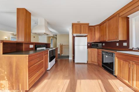 10516 E Riverside Drive Bothell WA 98011