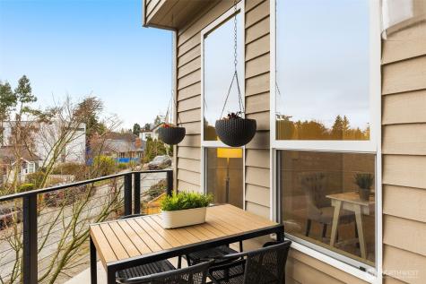 8360 Loyal Way NW Seattle WA 98117