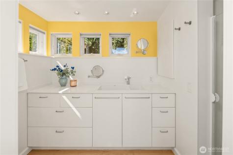2466 Westlake Avenue N Seattle WA 98109