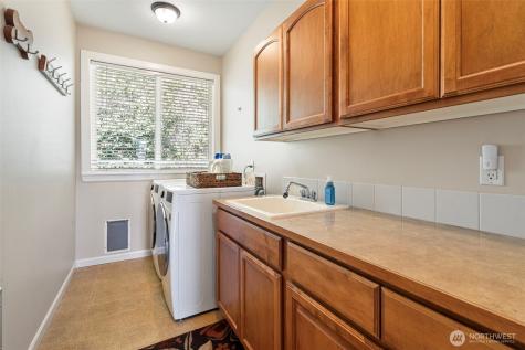 7989 E Barsay Lane Port Orchard WA 98366
