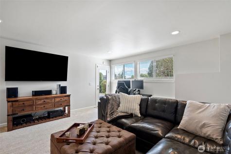 7989 E Barsay Lane Port Orchard WA 98366