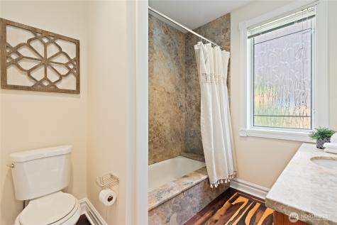 6222 37th Avenue NE Seattle WA 98115