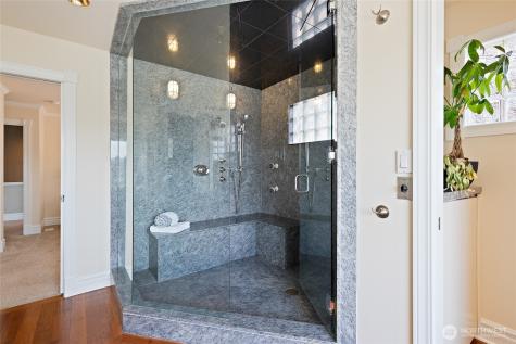 6222 37th Avenue NE Seattle WA 98115