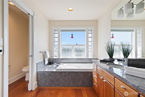 6222 37th Avenue NE Seattle WA 98115