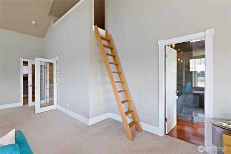 6222 37th Avenue NE Seattle WA 98115