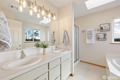 2255 Aviator Lane Oak Harbor WA 98277