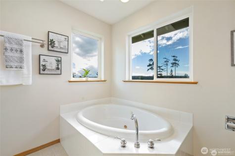 2255 Aviator Lane Oak Harbor WA 98277