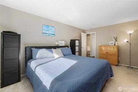 13701 SE 275th Place Kent WA 98042