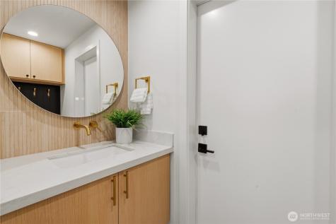 1122 N 34th Street Renton WA 98056