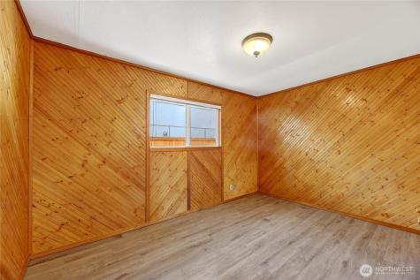 2827 SW Nevada Street Seattle WA 98126