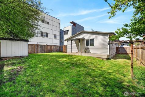 2827 SW Nevada Street Seattle WA 98126