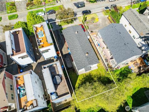2827 SW Nevada Street Seattle WA 98126