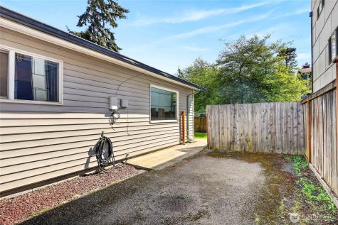 2827 SW Nevada Street Seattle WA 98126