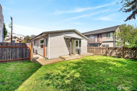 2827 SW Nevada Street Seattle WA 98126